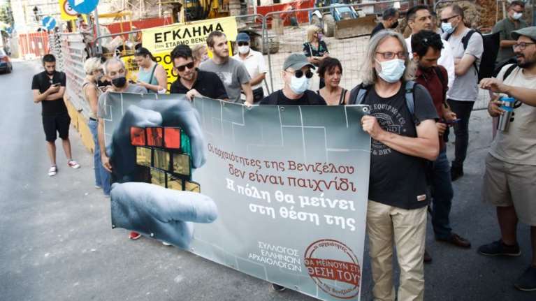 Συγκέντρωση διαμαρτυρίας αρχαιολόγων ενάντια στην απόσπαση των αρχαίων της Βενιζέλου [εικόνες - βίντεο]