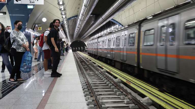 Μια 15χρονη και ένας 24χρονος πίσω από ληστεία στο μετρό Αγίας Βαρβάρας - Ειχαν συνεργό ένα... 8χρονο