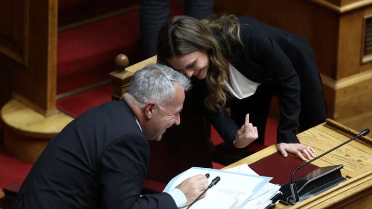 Βουλή: Τα "γελάκια" μεταξύ Βορίδη και Αχτσιόγλου και η στιγμή που προκάλεσε θυμηδία [Εικόνες - Βίντεο]