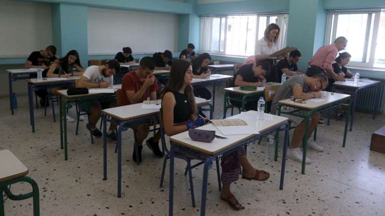 Απολύτως διασφαλισμένη η διεξαγωγή των Πανελλαδικών, λέει ο Γ.Γ. του υπουργείου Παιδείας [βίντεο]