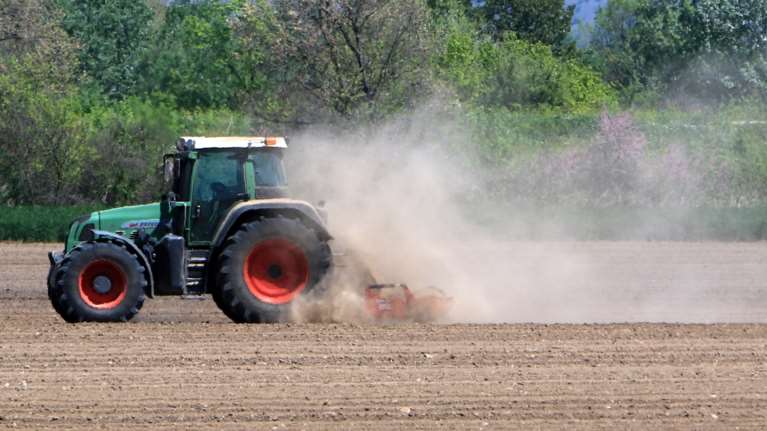 Η "καυτή πατάτα" των αγροτικών επιδοτήσεων: Λιγότερα λεφτά και... αργότερα - Δύο κύματα πληρωμών