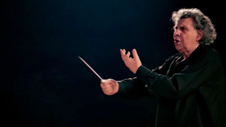 Απίστευτο: Η Μητρόπολη Πειραιά επιτίθεται στον Μίκη Θεοδωράκη - &quot;Απαράδεκτες οι εκδηλώσεις τιμής&quot;