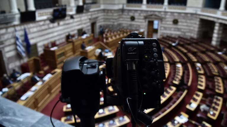 Υποκλοπές: Σκληρή κόντρα για τη νέα λίστα με 33 ονόματα - "Ο ΣΥΡΙΖΑ θέλει πολιτική ανωμαλία", λέει η κυβέρνηση