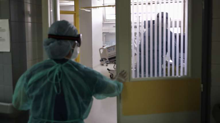 Δράμα: "Φοβόμασταν τη διασωλήνωση, κοροϊδεύουν τον κόσμο" - Ομολογία σοκ για τη 14χρονη με κορονοϊό