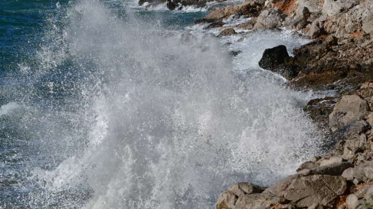 Meteo: Θυελλώδεις βοριάδες στο Αιγαίο, με 140χλμ/ ώρα οι άνεμοι στην Τήνο - Ο καιρός αύριο