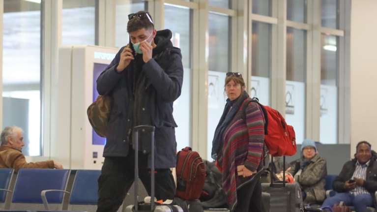 Λοιμωξιολόγοι για τον κοροναϊό: Να ετοιμαστούμε για το πρώτο κρούσμα- Δεν είναι αποτελεσματικοί οι έλεγχοι σε αεροδρόμια και λιμάνια