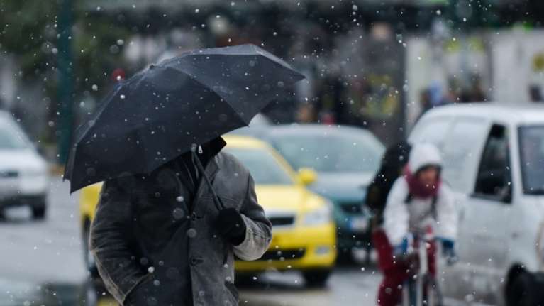 Χειμωνιάζει το Σαββατοκύριακο: Κατακόρυφη πτώση θερμοκρασίας, ισχυροί βοριάδες και τα πρώτα χιόνια