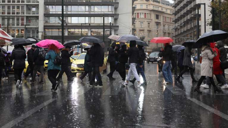 Meteo: Έρχεται κακοκαιρία με καταιγίδες, χαλάζι και δυνατούς ανέμους από αύριο - Δύο διαδοχικές διαταραχές [χάρτες]