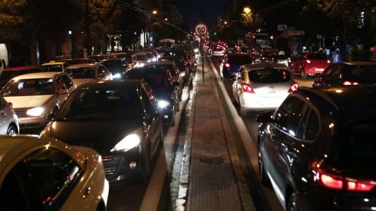 Lockdown: Η μεγάλη έξοδος των Αθηναίων - Η κίνηση ξεπέρασε την παραμονή των Χριστουγέννων - Ρεκόρ διετίας [Εικόνες]