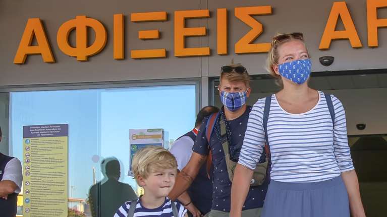 Κορονοϊός: Το τρίπτυχο της ανησυχίας - Καθοριστικές οι επόμενες δύο εβδομάδες - Τι λένε οι επιστήμονες