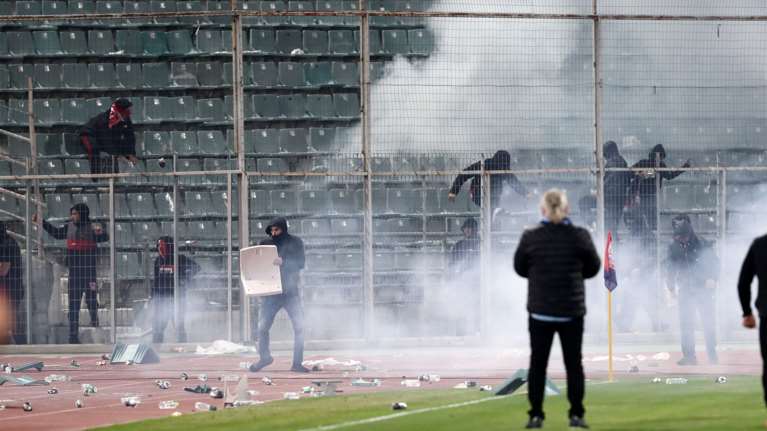 Οπαδική βία: Παρά τις κυβερνητικές διαβεβαιώσεις... τα γήπεδα ανοίγουν ξανά χωρίς κάμερες και ταυτοπροσωπία