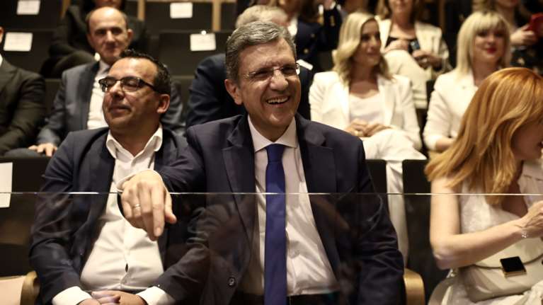 Η αφιέρωση του Μητσοτάκη στον Γιώργο Αυτιά: &quot;Μπορείς να αλλάξεις τους νόμους από την εκπομπή&quot;- Τι του είχε χαρίσει