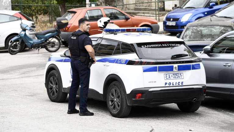 Μητσοτάκης: Αποδεσμεύονται 2.500 αστυνομικοί από τη φύλαξη δημοσίων προσώπων - Ας πληρώσουν μόνοι τους