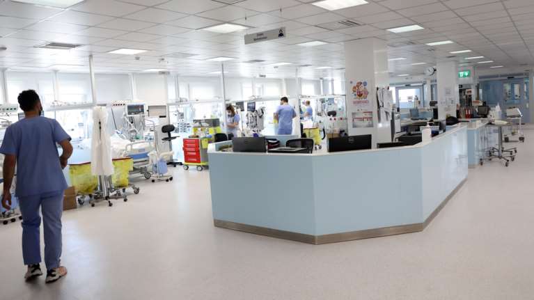 Κορονοϊός: Κυριαρχεί η υποπαραλλαγή Eris με 45% - 37 θάνατοι και 23 διασωληνωμένοι