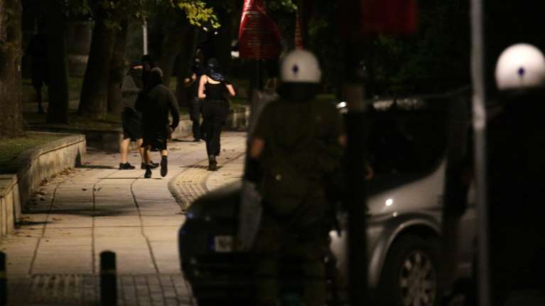 Νέος γύρος έντασης στο ΑΠΘ: Πέτρες και αντικείμενα στις αστυνομικές δυνάμεις - Ξανά η αύρα στο σημείο