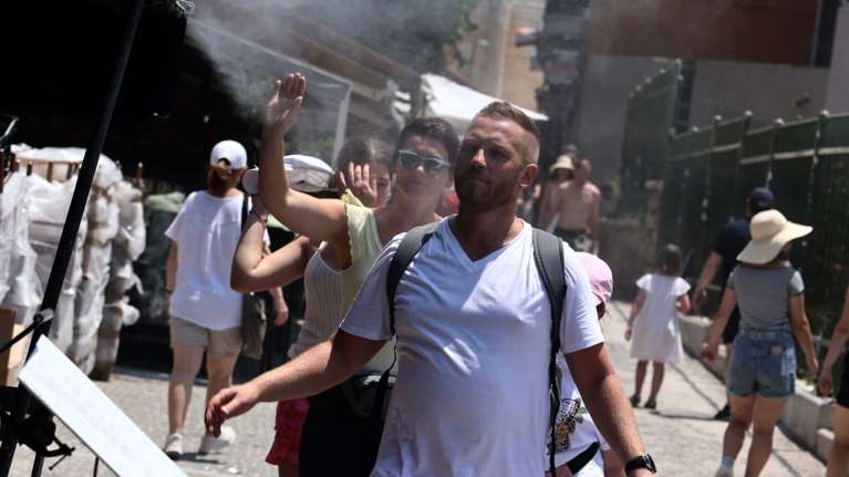 Οδηγίες προστασίας από τον καύσωνα: Τι κάνουμε αν κάποιος πάθει θερμοπληξία - Ποιοι κινδυνεύουν περισσότερο