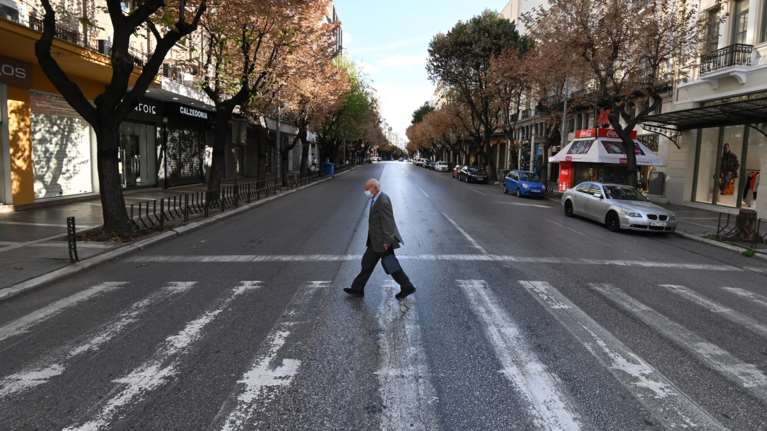 Σε εορταστικούς ρυθμούς η Θεσσαλονίκη για τον Αγιο Δημήτριο - Ποιοι δρόμοι θα είναι κλειστοί