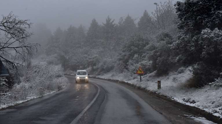 Η κακοκαιρία "Ελπίδα" έφτασε στη Βόρεια Ελλάδα: Πού χρειάζονται αντιολισθητικές