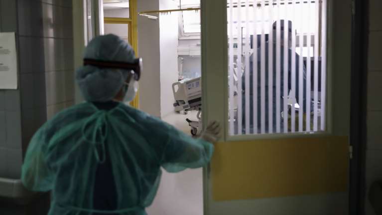 Κορονοϊός: Τα επτά συμπτώματα που δείχνουν σε κάποιον ότι μολύνθηκε