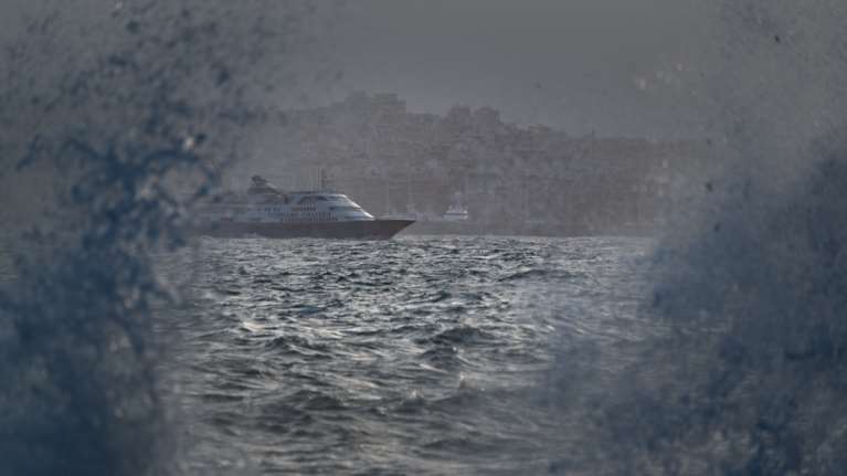 Κακοκαιρία Διομήδης: Δεμένα τα πλοία στα λιμάνια - Άνεμοι έως 9 μποφόρ