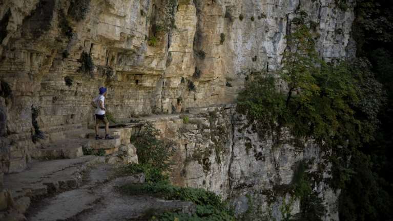 Τραγωδία στο φαράγγι του Βίκου: Πέθανε η 25χρονη Αμερικανίδα τουρίστρια - Έπεσε στο κενό από ύψος 40 μέτρων