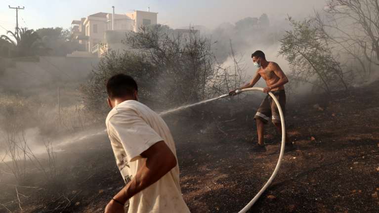 Πυρομετεωρολόγος για φωτιές: Την Τετάρτη η πιο δύσκολη ημέρα - Οι άνεμοι θα φτάσουν μέχρι και τα 8 μποφόρ [βίντεο]