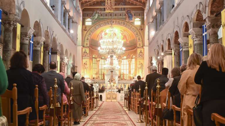 Κορονοϊός: &quot;Δεν κόλλησα σε εκκλησία&quot; απαντά ο Μητροπολίτης που έλεγε στους πιστούς πως δεν κολλάει ο ιός [βίντεο]