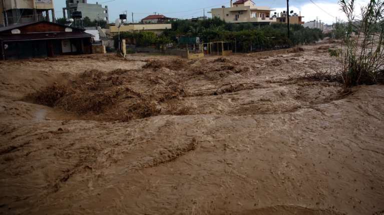 Κακοκαιρία &quot;Διομήδης&quot;: Νεκρός σε ρέμα βρέθηκε άνδρας στις Σέρρες - Αναζητείται μία γυναίκα