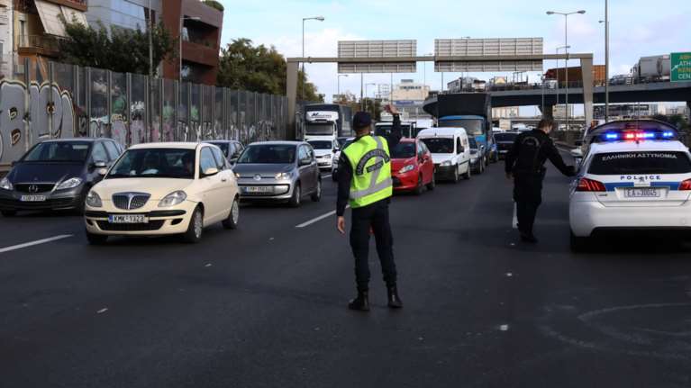 Τροχαίο στον Κηφισό: Τούμπαρε αυτοκίνητο μετά τη σύγκρουση με άλλο ΙΧ - Κλειστές δύο λωρίδες