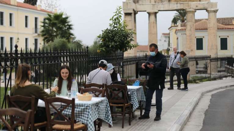 Κορονοϊός: Στο &quot;κόκκινο&quot; οι σκληροί δείκτες με 72 θανάτους και 551 διασωληνωμένους - 6.950 νέα κρούσματα σήμερα