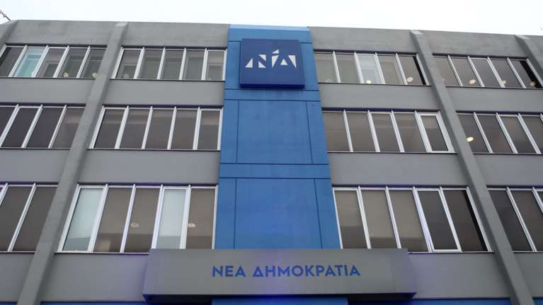 Η ΝΔ απαντά στον Κασσελάκη για τον Μπέο: Από τις Σπέτσες συνεχίζει την παράδοση των ψεμάτων του κόμματός του