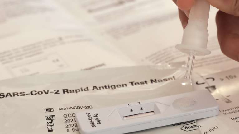 Self test: Υποχρεωτικό για τους δημοσίους υπαλλήλους από τη Μ. Δευτέρα - Ξεκινάει η μαζική διάθεση στον γενικό πληθυσμό