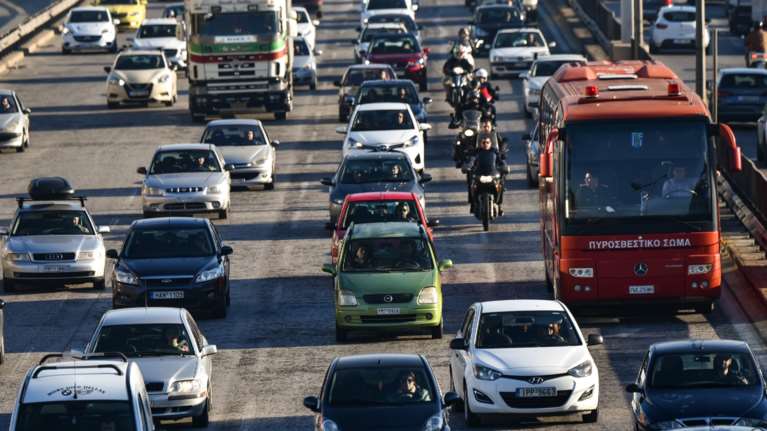 Άρχισε η μεγάλη έξοδος των εκδρομέων για το Πάσχα: Μποτιλιάρισμα σε εθνικές και Αττική Οδό