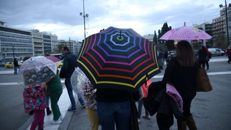 Καιρός: Καταιγίδες την Τετάρτη σε Ιόνιο και Ήπειρο, βροχές στην Αττική - Πού θα χιονίσει