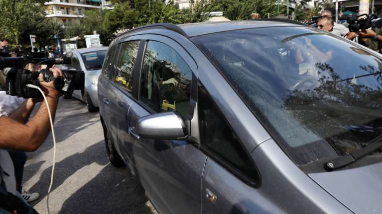 Κολωνός: Ελεύθερος ο πατέρας της 12χρονης - Αναβλήθηκε η δίκη για τα ναρκωτικά που βρέθηκαν σπίτι του