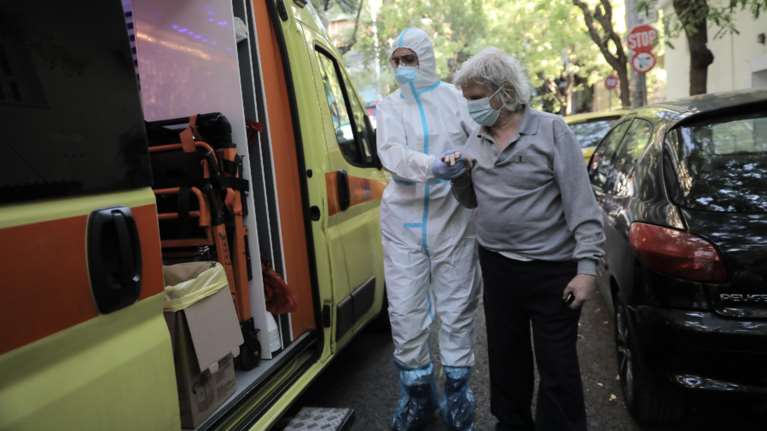 Αχαΐα: Σαρώνει ο κορονοϊός σε γηροκομεία και ιδρύματα - Γεμάτες και οι παιδιατρικές κλινικές