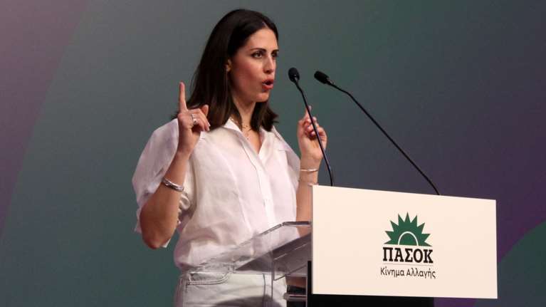 Γιατί η Ελένη Χρονοπούλου τα βάζει με το Luben: Προτού κινηθώ νομικά, σας αφήνω λίγη ώρα...