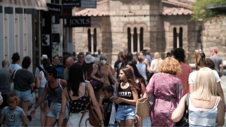 Τζανάκης: Ένας στους δύο έχει κορονοϊό - Ποιοι πρέπει να κάνουν την τέταρτη δόση του εμβολίου