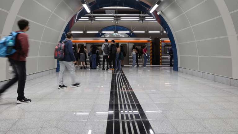 Παραλύει η Αθήνα από την απεργία της Τετάρτης: Πώς θα κινηθούν μετρό, λεωφορεία και τραμ