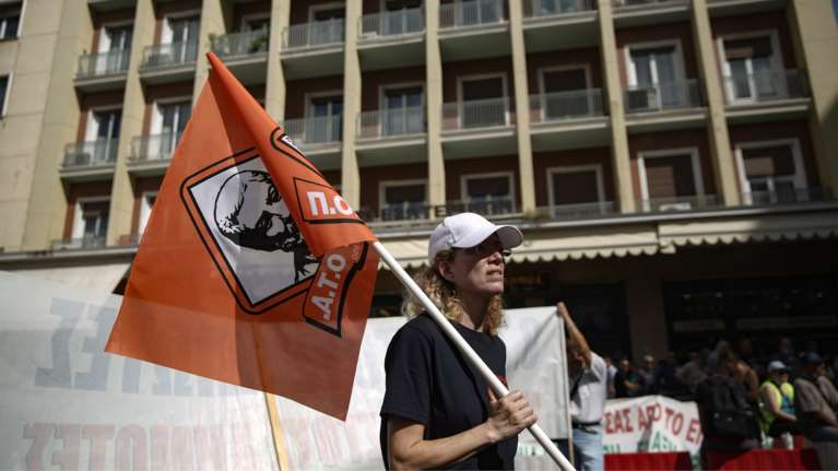 &quot;Λουκέτο&quot; αύριο σε όλους τους δήμους της χώρας - 24ωρη απεργία της ΠΟΕ-ΟΤΑ και πορεία στο υπ. Εσωτερικών