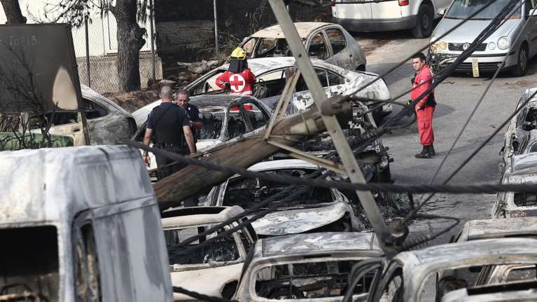 Μάτι - Μάνδρα: Το Δημόσιο παραιτείται από τις εφέσεις για αποζημιώσεις σε πληγέντες και θύματα - Τι προανήγγειλε ο Πιερρακάκης