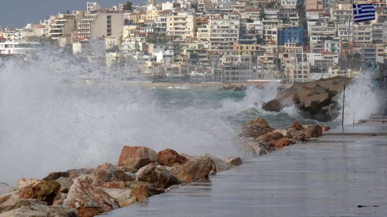 &quot;Ψυχρή λίμνη&quot; φέρνει καταιγίδες, ισχυρούς ανέμους και χαλάζι - Πώς θα κινηθεί το φαινόμενο [Χάρτες]