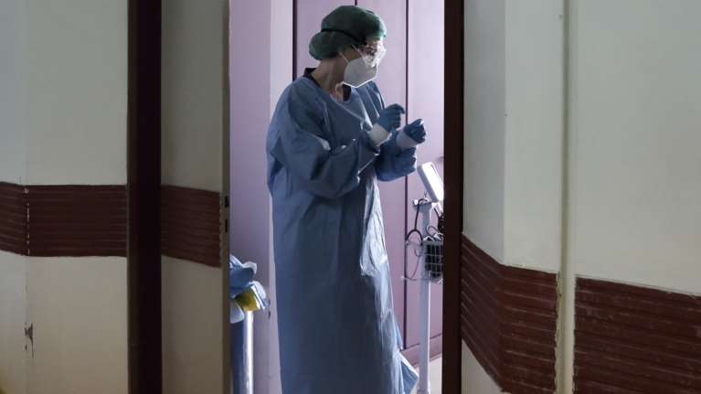 Στο Τζάνειο η 34χρονη από τον Πύργο που εμβολιάστηκε με AstraZeneca - Χειρουργήθηκε στον εγκέφαλο