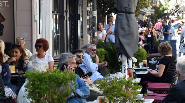 Κορονοϊός: Τέλος στο όριο των έξι  ατόμων ανά τραπέζι σε καφέ και εστιατόρια