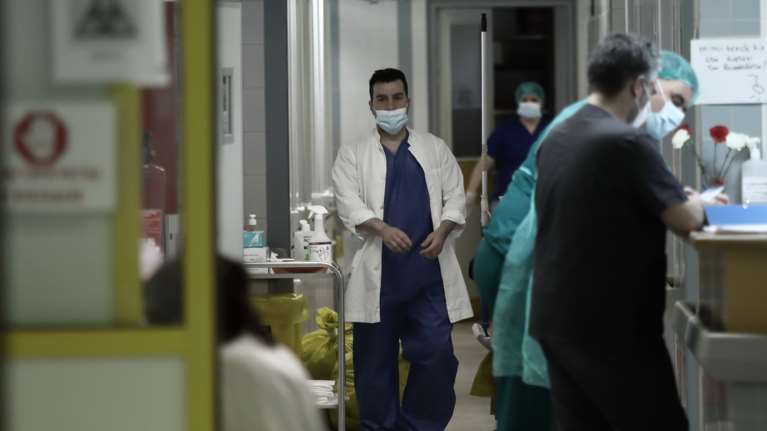 Κορονοϊός: Ακόμη δύο νεκροί στην Ελλάδα, 52 ετών ο ένας και χωρίς υποκείμενα νοσήματα- 238 οι νεκροί