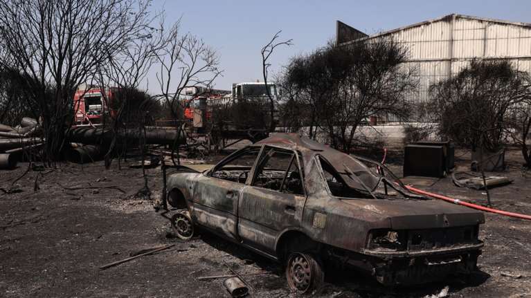 Φωτιές: Πακέτο μέτρων για τους πυρόπληκτους - Αναστολή ασφαλιστικών εισφορών, δόσεων και παρατάσεις καταβολών