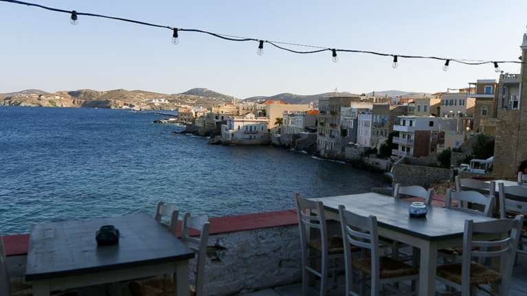 Εστιατόρια: Έως 6 άτομα στο τραπέζι, εκτός αν πρόκειται για οικογένεια - Τι ισχύει με τα κέντρα δεξιώσεων