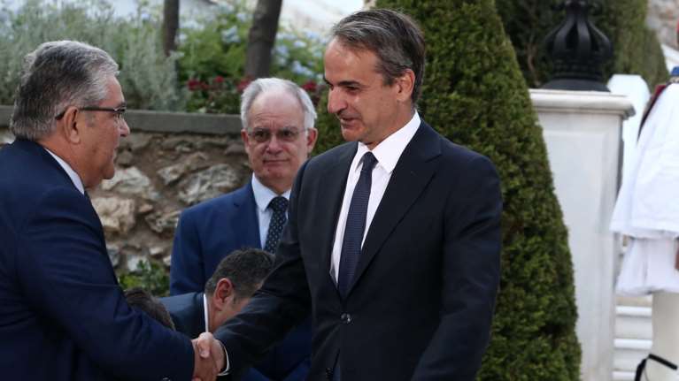 Ο διάλογος Μητσοτάκη - Κουτσούμπα για την ημερομηνία των εκλογών - Η &quot;ατάκα&quot; του πρωθυπουργού [βίντεο]