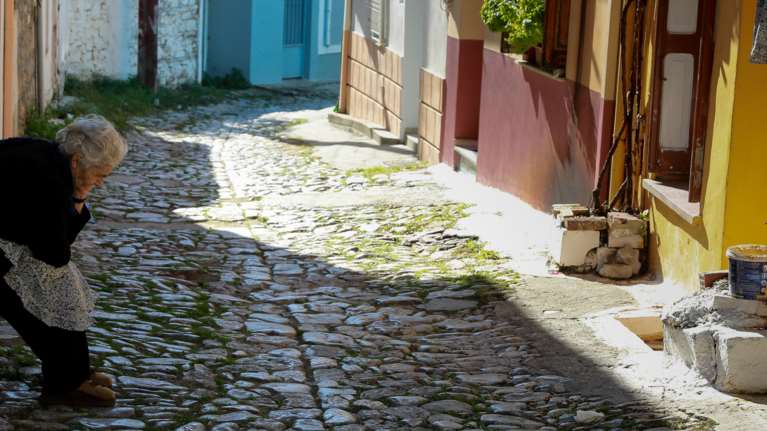 Κορονοϊός: Σκληρό lockdown και στη Λέσβο από τον Χαρδαλιά - Τα  νέα έκτακτα μέτρα στο νησί