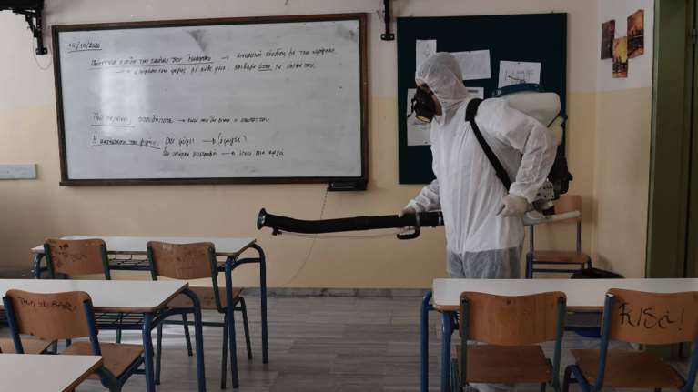 Γώγος: Το θετικό σήμα για σχολεία και λιανεμπόριο - Πότε θα χαλαρώσουν τα μέτρα